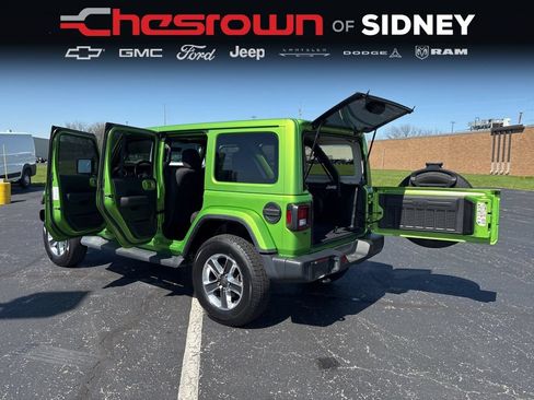 Used 2019 Jeep Wrangler Unlimited Sahara w/ Uconnect 4C Nav & Sound Group AWD/4WD image 16