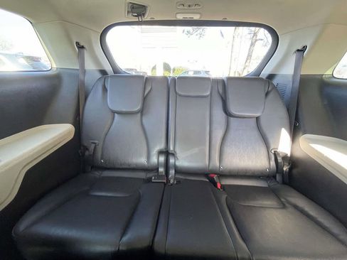 Used 2024 Kia Carnival LX image 27