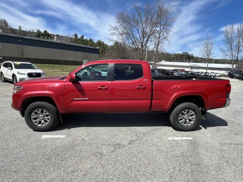 Used 2018 Toyota Tacoma SR5 image 4