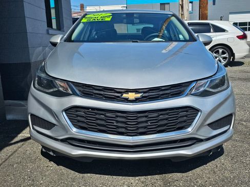 Used 2017 Chevrolet Cruze LT FWD image 7