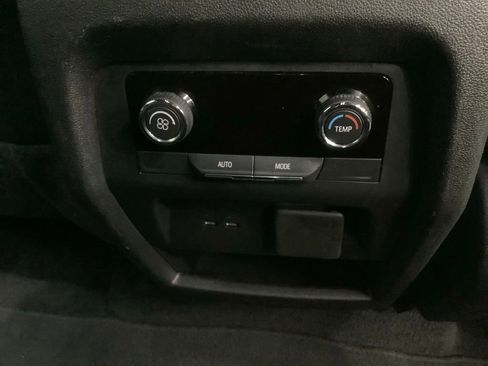 Used 2024 Chevrolet Traverse LT image 32