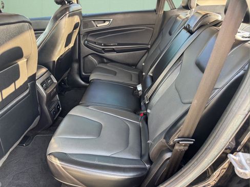 Used 2018 Ford Edge Titanium w/ Equipment Group 301A AWD/4WD image 10