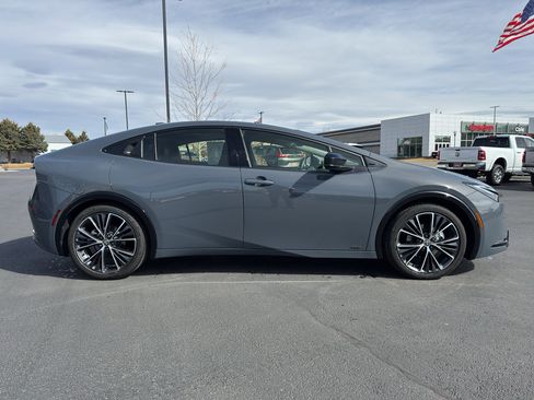 Used 2025 Toyota Prius XLE image 2