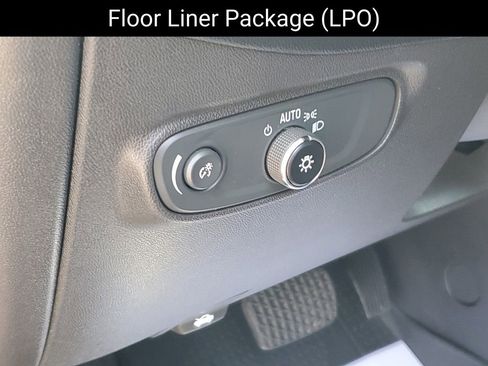Used 2022 Chevrolet Equinox RS w/ Infotainment Package AWD/4WD image 9