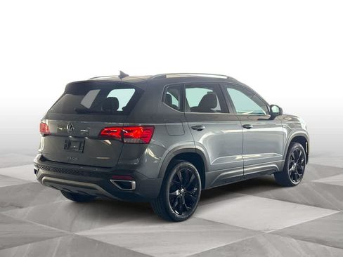 Certified 2024 Volkswagen Taos SE FWD image 8