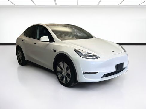 Used 2021 Tesla Model Y Long Range AWD/4WD image 3