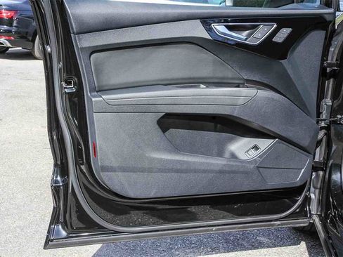 Used 2025 Audi Q4 e-tron Prestige w/ Black Optic Plus Package image 22