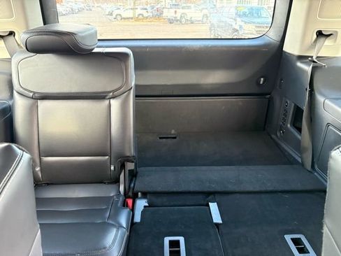 Used 2025 Ford Expedition Platinum image 18