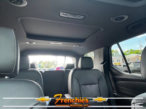 Used 2023 Chevrolet Traverse LT w/ LT Premium Package AWD/4WD image 10