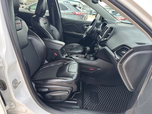 Used 2020 Jeep Cherokee Trailhawk w/ Cold Weather Group image 12