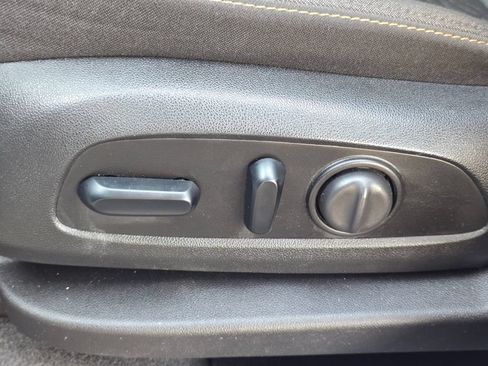 Used 2018 Chevrolet Equinox LT FWD image 24