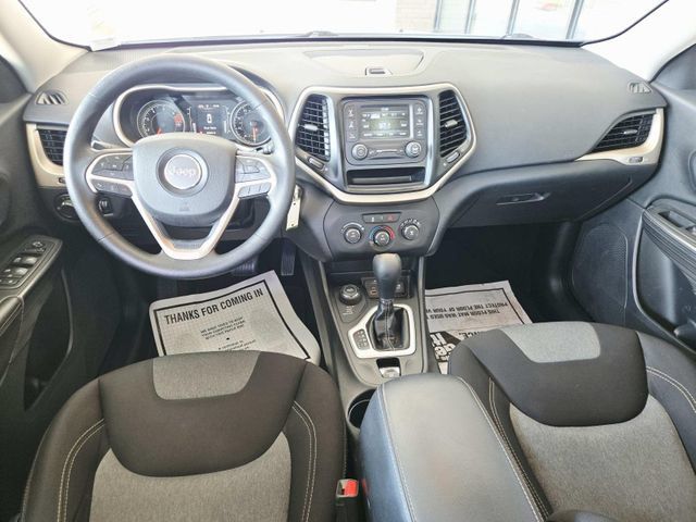 Used 2017 Jeep Cherokee Sport AWD/4WD image 9
