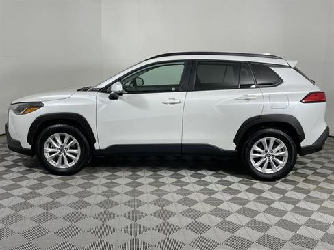 Certified 2023 Toyota Corolla Cross LE image 4