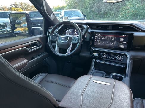 Used 2025 GMC Sierra 3500 Denali w/ Denali Reserve Package image 9