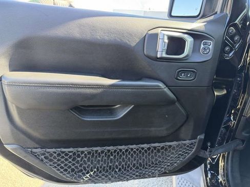 Used 2022 Jeep Gladiator Overland image 17