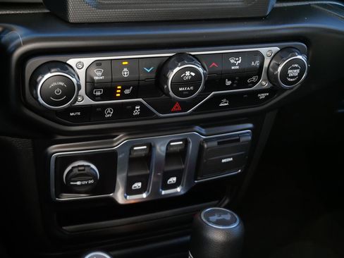 Used 2022 Jeep Wrangler Willys image 23