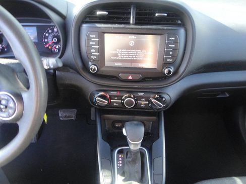 Used 2020 Kia Soul S image 8