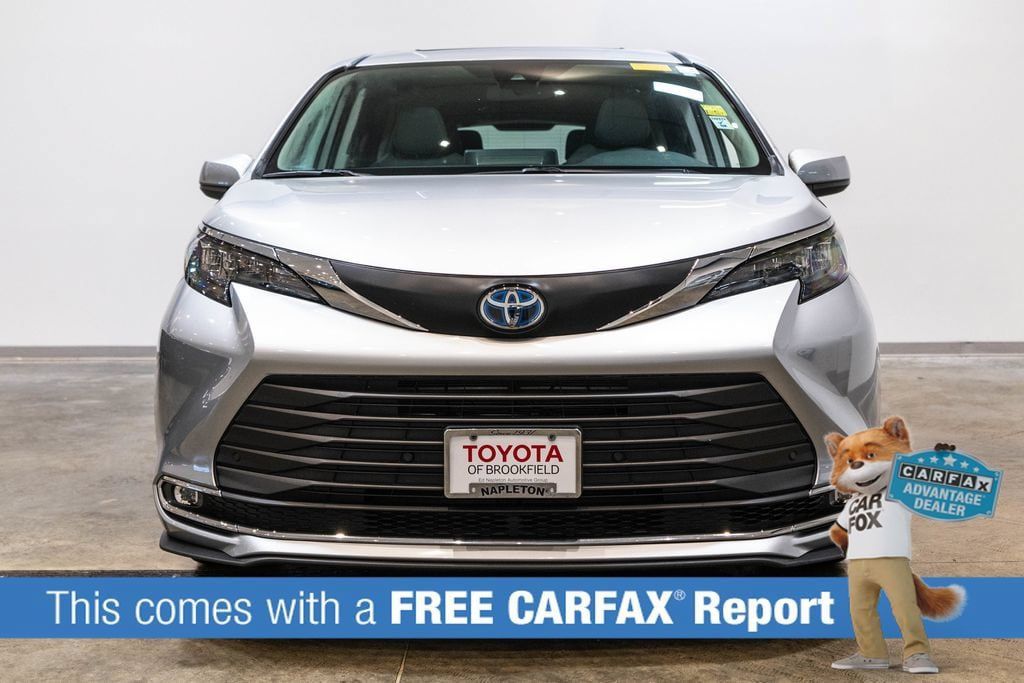 Certified 2024 Toyota Sienna XLE AWD/4WD image 2
