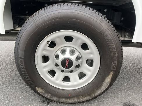 New 2024 GMC Sierra 3500 Pro w/ Convenience Package image 15