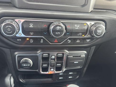 Used 2022 Jeep Wrangler Unlimited Sport AWD/4WD image 16