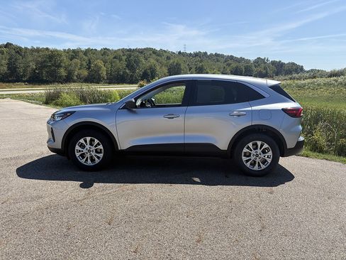 Used 2024 Ford Escape Active AWD/4WD image 2