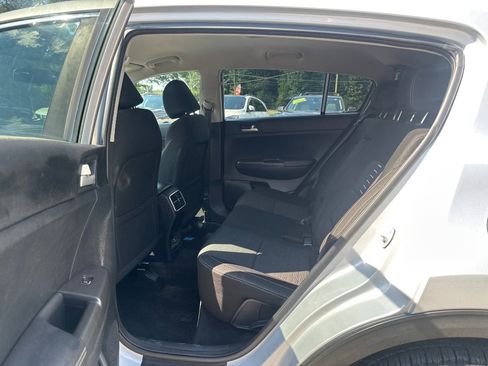 Used 2018 Kia Sportage LX image 12