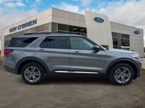 Certified 2025 Ford Explorer Active w/ Active Comfort Package image 6