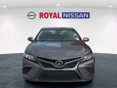 Used 2018 Toyota Camry SE w/ Convenience Package image 2