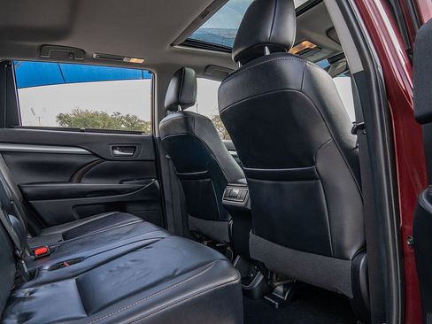 Used 2019 Toyota Highlander XLE image 22