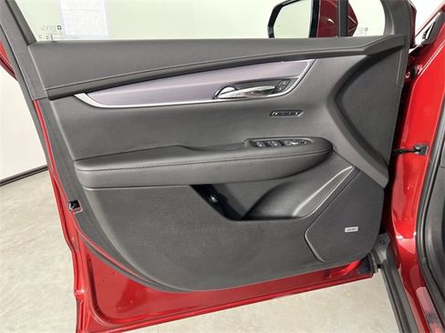 Used 2025 Cadillac XT6 Luxury image 23