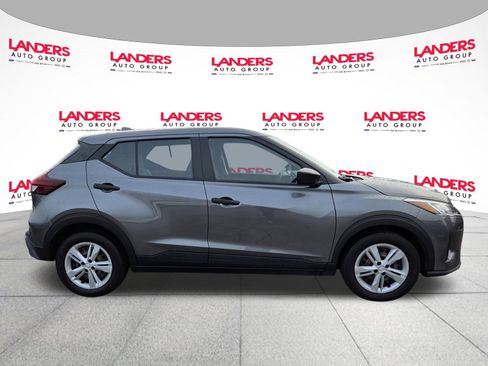 Used 2023 Nissan Kicks S image 2