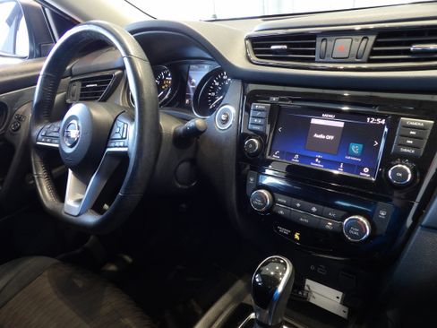 Used 2018 Nissan Rogue SV FWD image 24