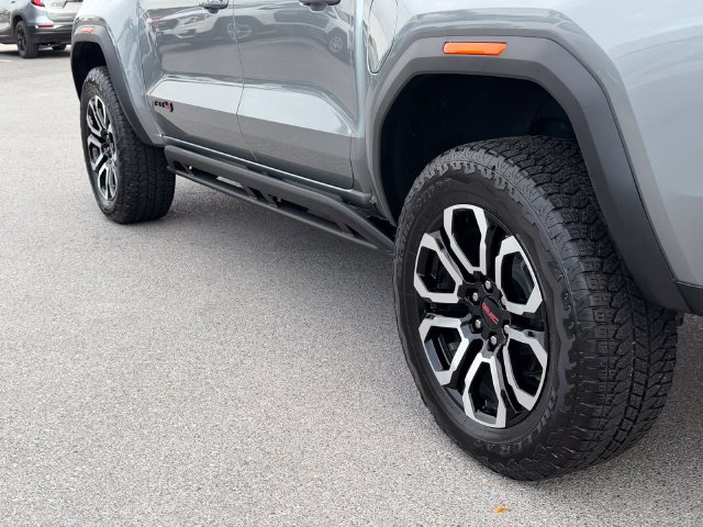 Used 2025 GMC Canyon AT4 w/ Nightfall Edition AWD/4WD image 9