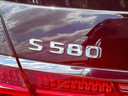 Used 2021 Mercedes-Benz S 580 4MATIC Sedan w/ AMG Line image 24