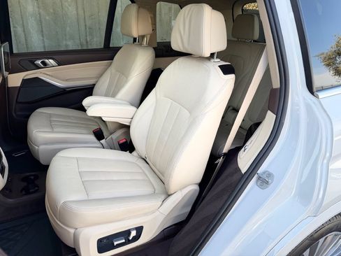 Used 2019 BMW X7 xDrive50i w/ Premium Package AWD/4WD image 14