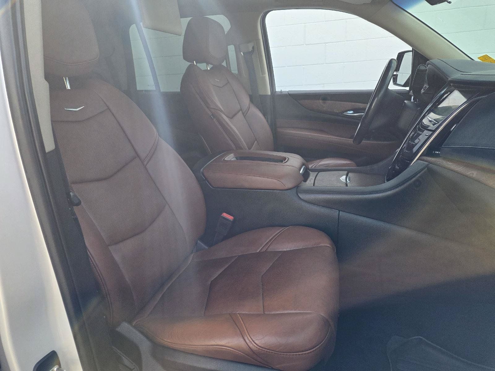 Used 2019 Cadillac Escalade Premium Luxury w/ LPO, Radiant Package AWD/4WD image 11
