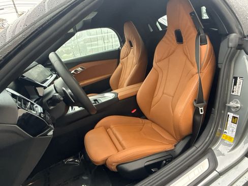 Used 2023 BMW Z4 M40i w/ Premium Package image 13