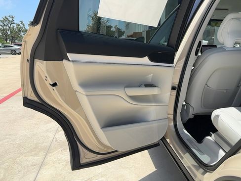 Used 2025 Volvo EX90 Ultra image 16