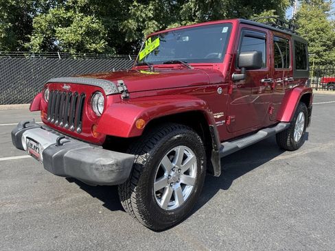 Used 2013 Jeep Wrangler Unlimited Sahara w/ Connectivity Group AWD/4WD image 1