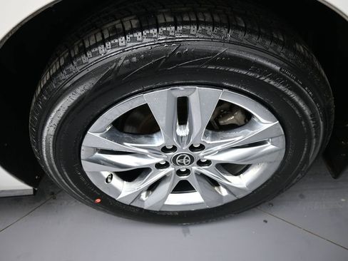 Certified 2024 Toyota Sienna Limited image 15