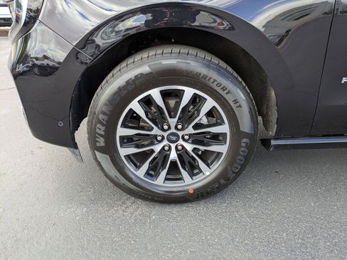 Certified 2025 Ford Expedition Platinum image 13