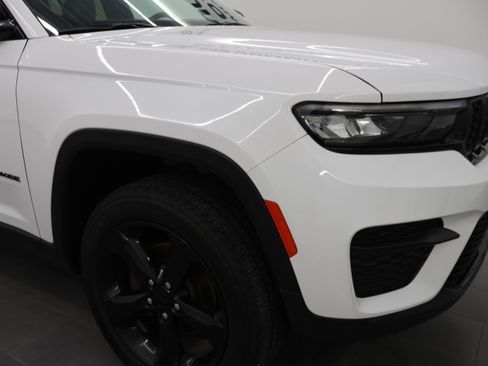Used 2023 Jeep Grand Cherokee Altitude AWD/4WD image 22