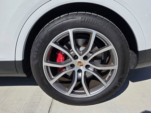 Used 2025 Porsche Cayenne S image 15