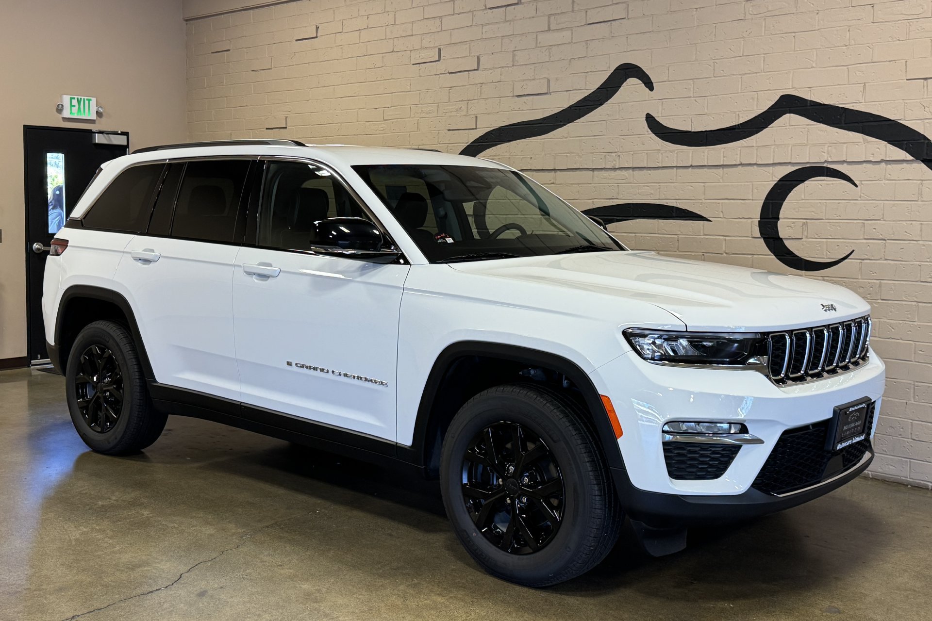 Used 2023 Jeep Grand Cherokee Limited AWD/4WD image 14