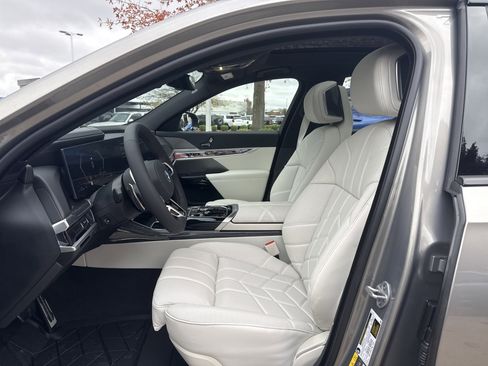New 2026 BMW 750e xDrive image 10