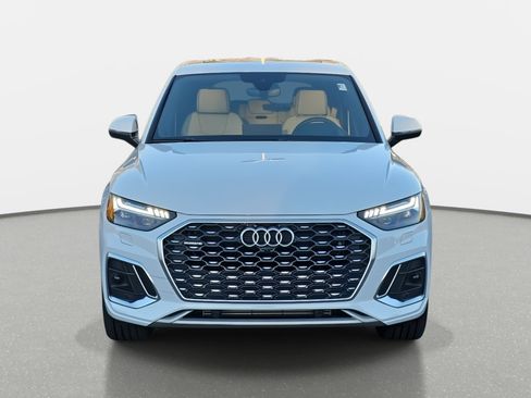 Used 2024 Audi Q5 2.0T Prestige w/ Prestige Package image 2