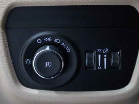 Used 2023 Jeep Grand Cherokee Limited image 20