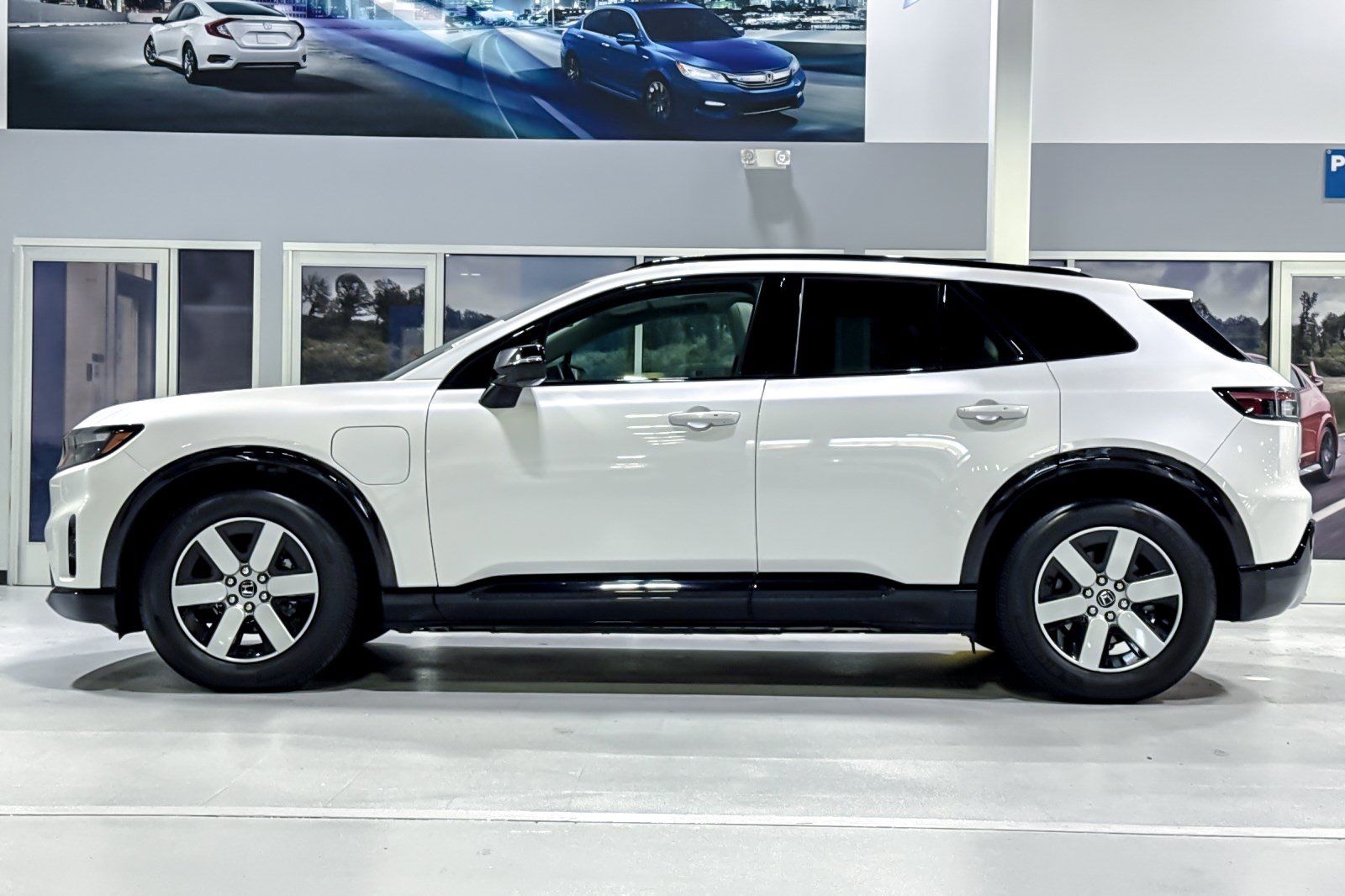 Used 2024 Honda Prologue Touring image 2