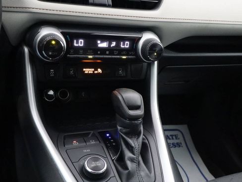 Used 2021 Toyota RAV4 XLE w/ Convenience Package AWD/4WD image 12