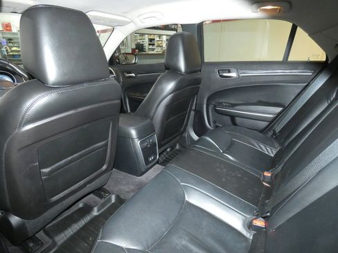 Used 2017 Chrysler 300 Limited image 20